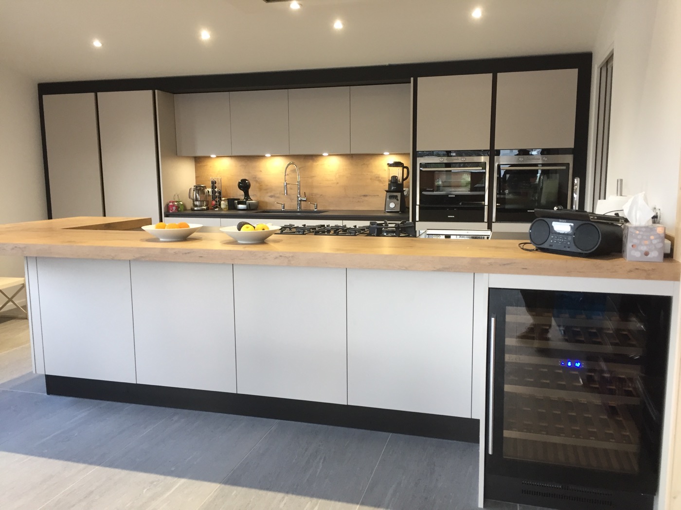 Cuisine dans une maison contemporaine à Annecy le Vieux
